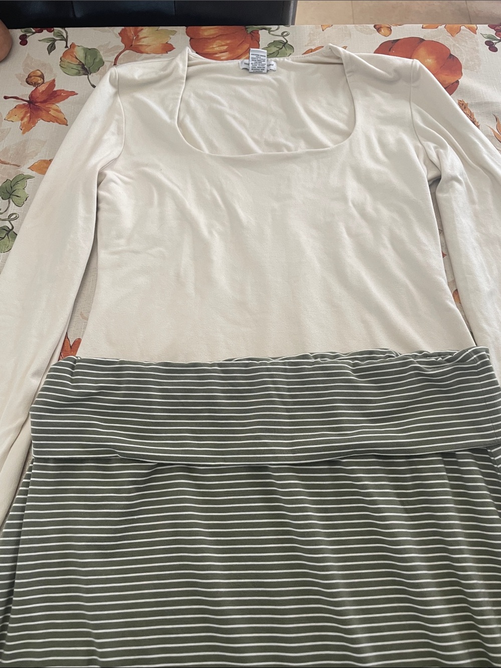 Set of skirt with short long sleeve  Cream Long-Sleeve Scoop neck